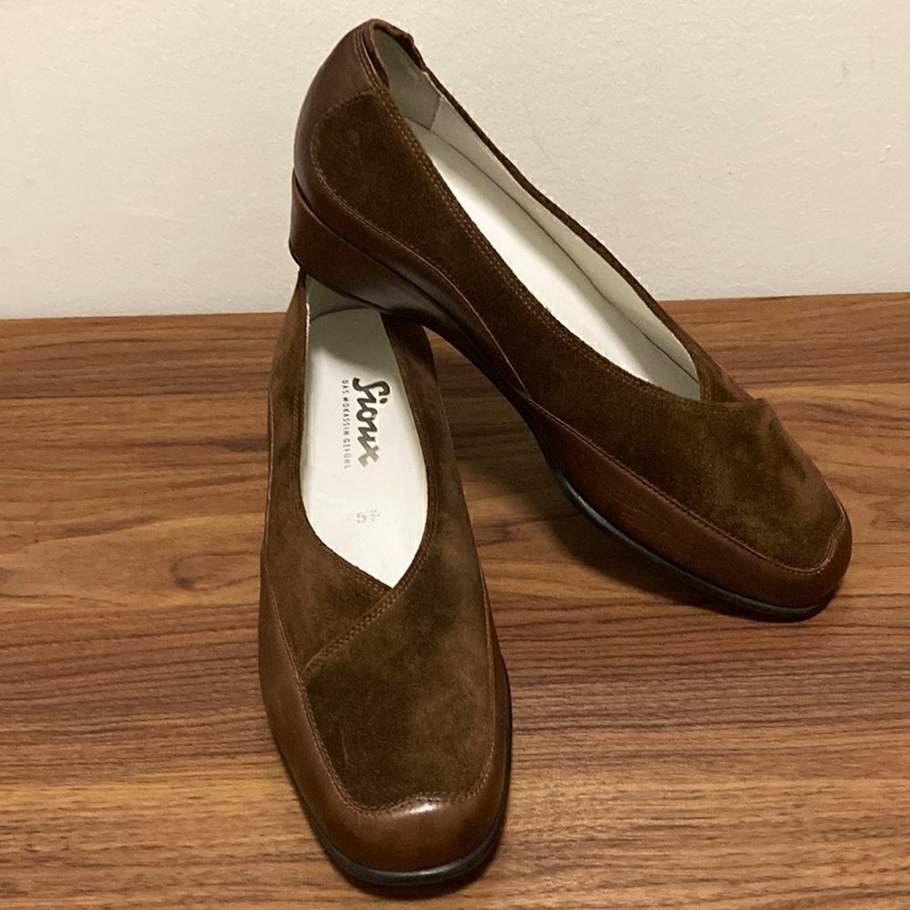Sioux NWOT Brown Leather Woman’s Low Wedge Slip On Shoe. Size 5 1/2 C.
